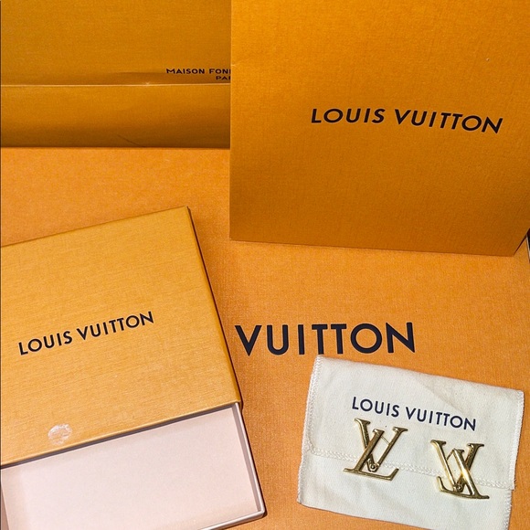 Louis Vuitton Macro Gold Earrings - Picture 5 of 8